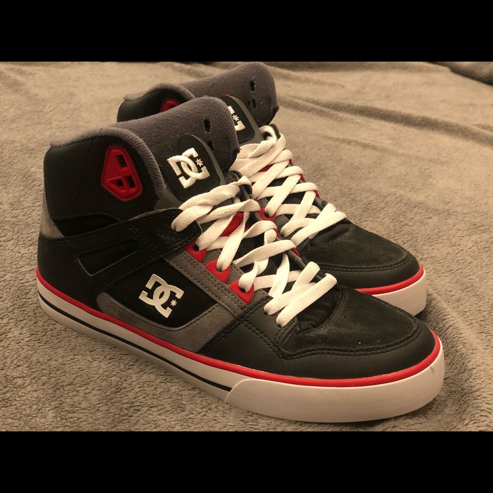 DC High Top Skate Shoes (Size 10)
